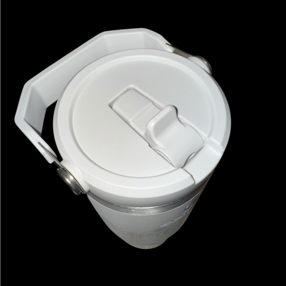 NIB Collectible Stanley 30 ounces flip straw with handle “Winterscape” design - Picture 7 of 11